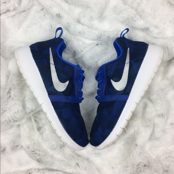 Nike Shoes - Nike Roshe One Flight Weight Sneaker